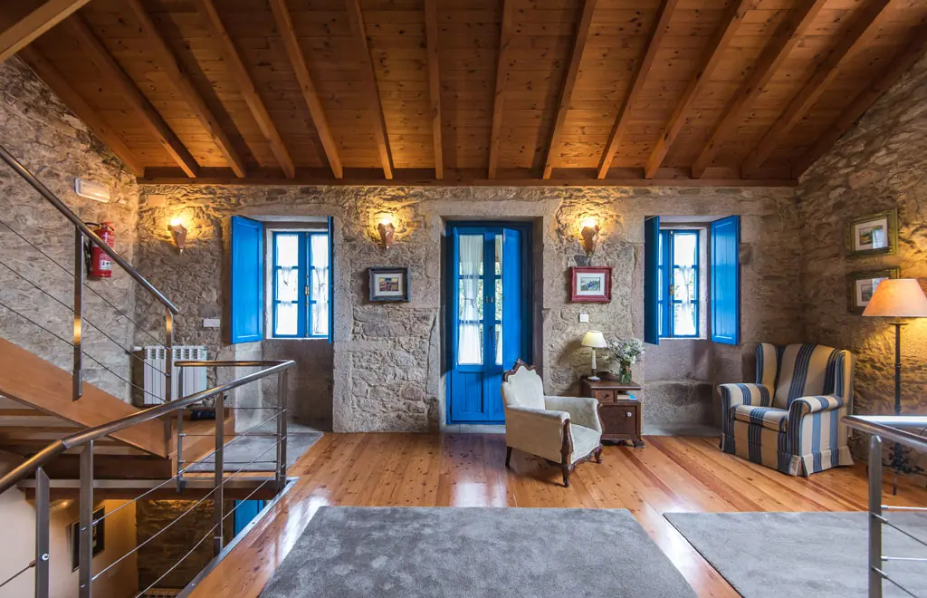 Salón con chimenea